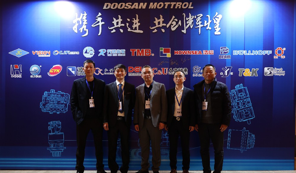 喜報！無錫左右精密機械有限公司榮獲斗山液壓機械（江陰）有限公司“2024年度鉆石供應(yīng)商”獎項！